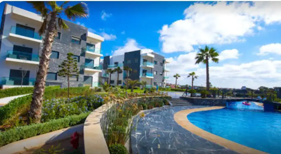 La Plage à Vos Pieds : Appartement avec Piscine pour des Séjours Inoubliables