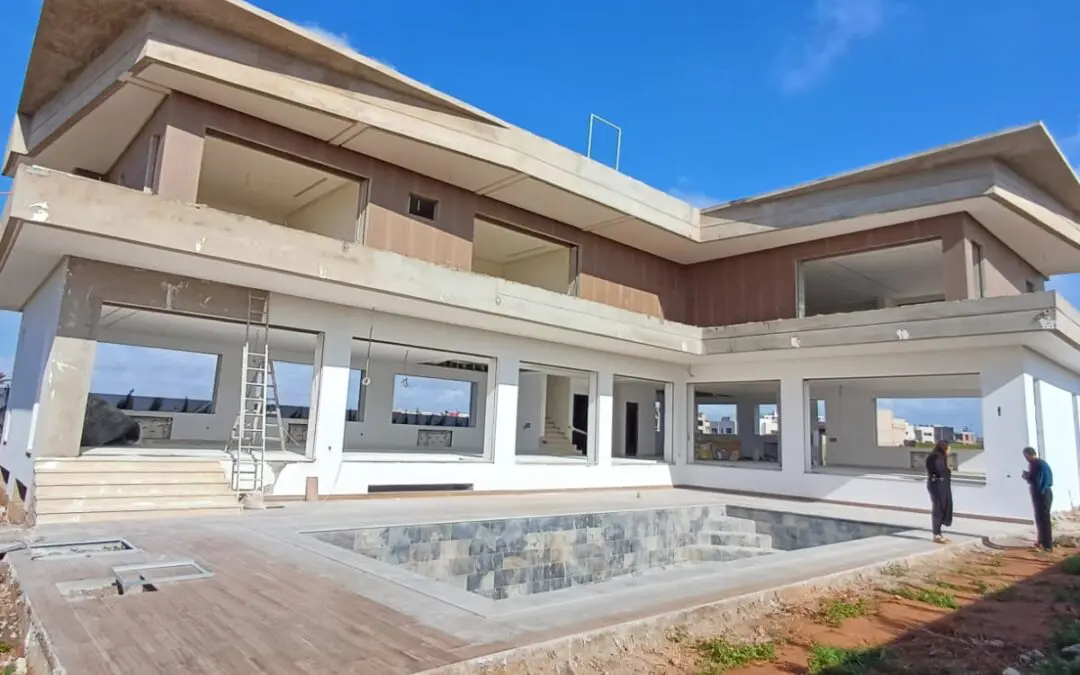 Villa en Cours de Finition à Dar Bouazza, Proche de Marjane, 950m² Construits sur 1050m²