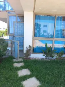 À louer Bel appart balnéaire accès direct à la plage – Immohajir Immobilier au Maroc | Appartement Location saisonnière à Sidi Rahal (photo 3)