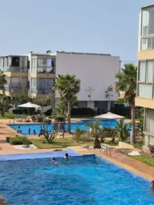 Résidence balnéaire sécurisée 24h/7j un accès direct à la… – Immohajir Immobilier au Maroc | Appartement Location saisonnière à Sidi Rahal (photo 8)