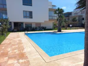 À louer Bel appart balnéaire accès direct à la plage – Immohajir Immobilier au Maroc | Appartement Location saisonnière à Sidi Rahal (photo 4)