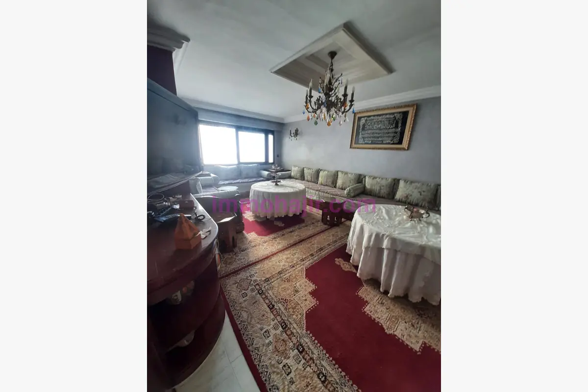 A Vendre- Superbe  appartement Moderne sur Abdelmoumen Face a la faculté de médecine