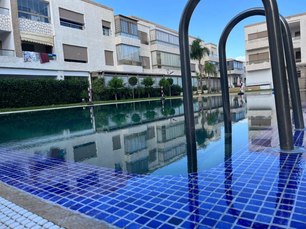 A VENDRE Très bel appartement HAUT STANDING meublée a PUERTO BANUS AL MANSOURIA AL MOHAMMEDIA