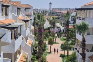 Charmant Appart Balnéaire, Une résidence Fermée avec pisc… – Immohajir Immobilier au Maroc | Appartement Location saisonnière à Sidi Rahal (photo 16)