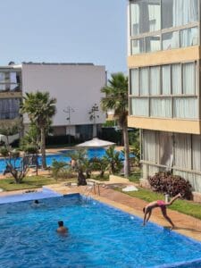 À louer Bel appart balnéaire accès direct à la plage – Immohajir Immobilier au Maroc | Appartement Location saisonnière à Sidi Rahal (photo 1)