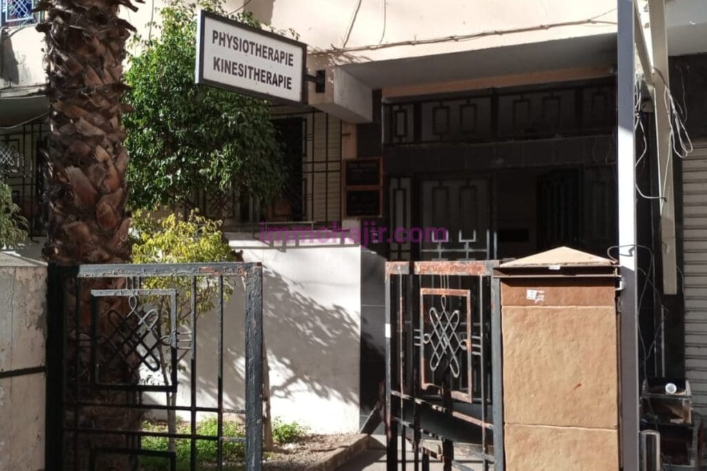 Emplacement stratégique- A Vendre- Fond de Commerce 150 M2 au RDC  A Maarif Bir Anzarane